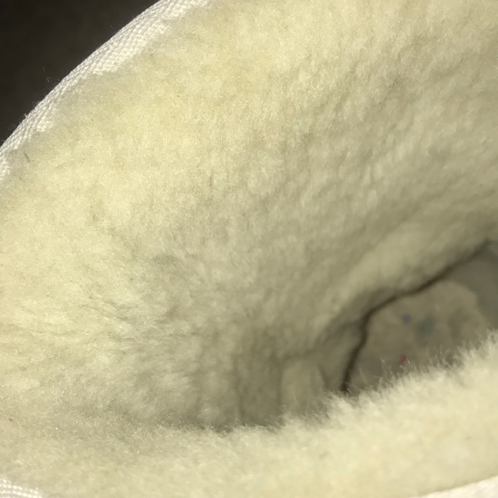 Metallic UGG - Picture 3 of 6